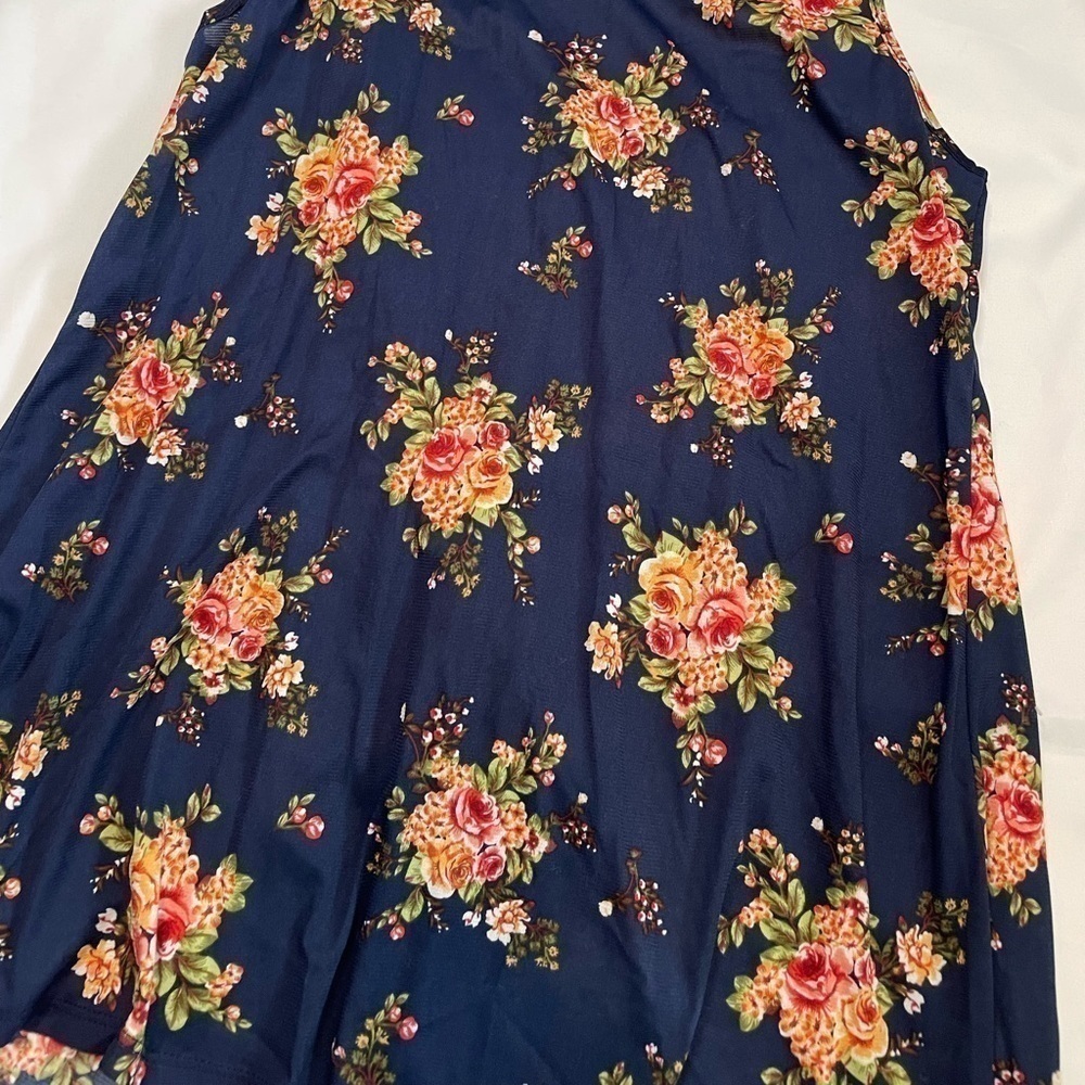 Tutta Bella maternity size large navy blue floral tank top - Picture 5 of 5